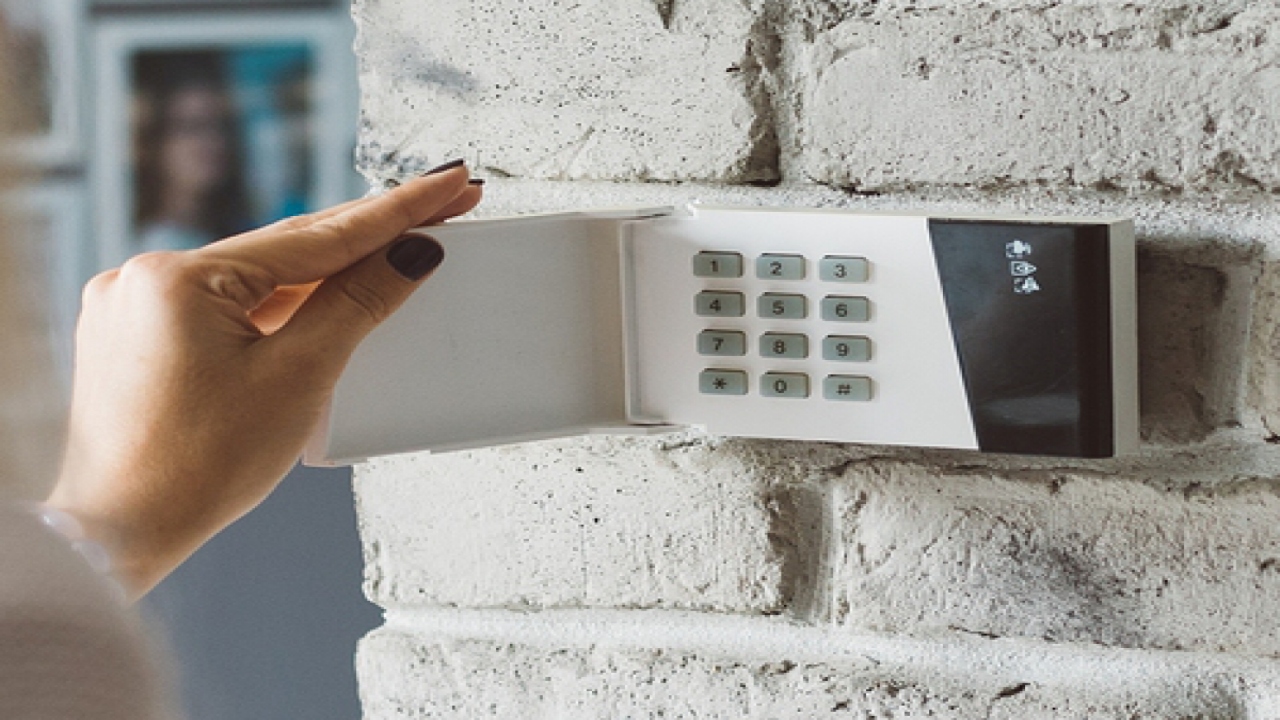 Tipos de alarmas para empresas y hogar: diferencias y similitudes a tener en cuenta