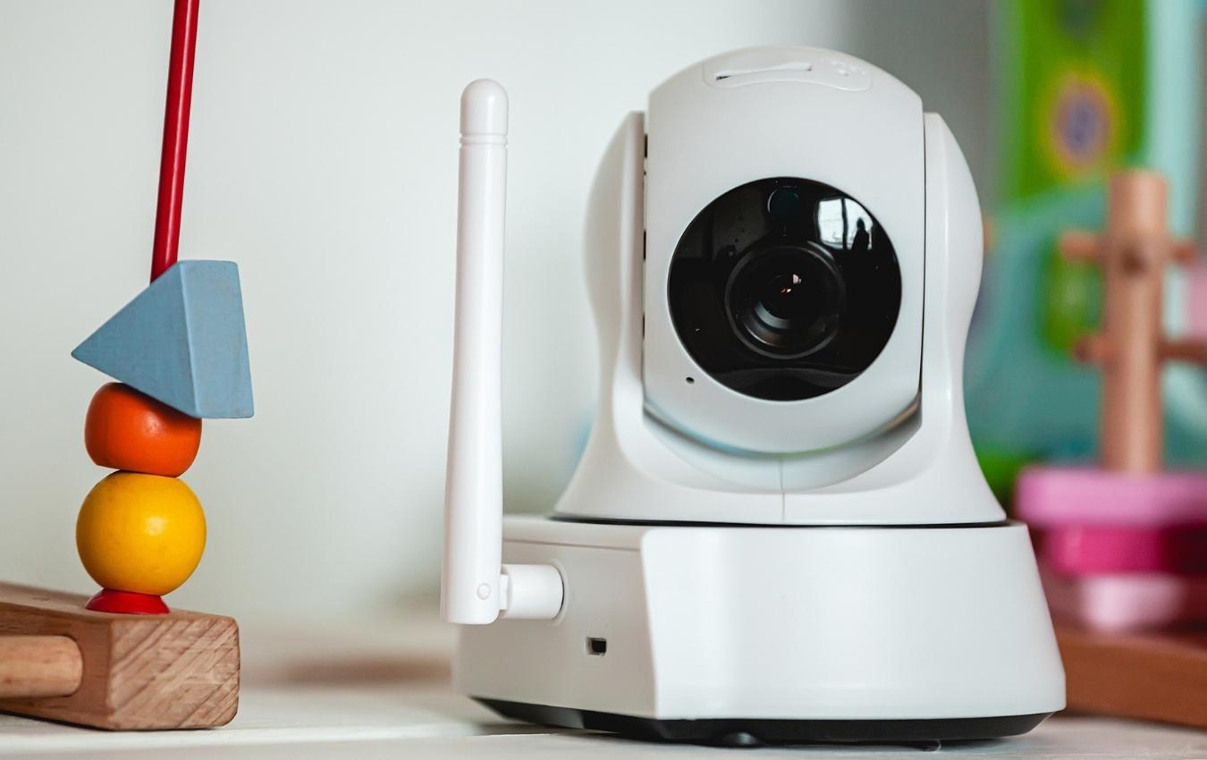 Consejos para vigilar a tu niñera discretamente