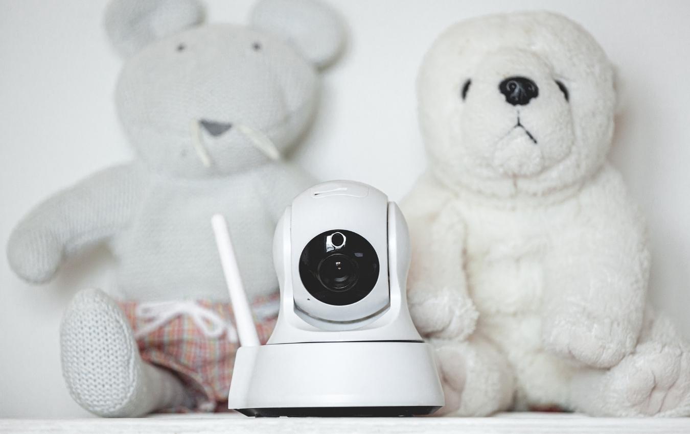 vigilar-a-la-ninera-uss