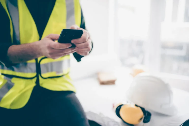Fichaje remoto para equipos en territorio: control de asistencia sin reloj de pared