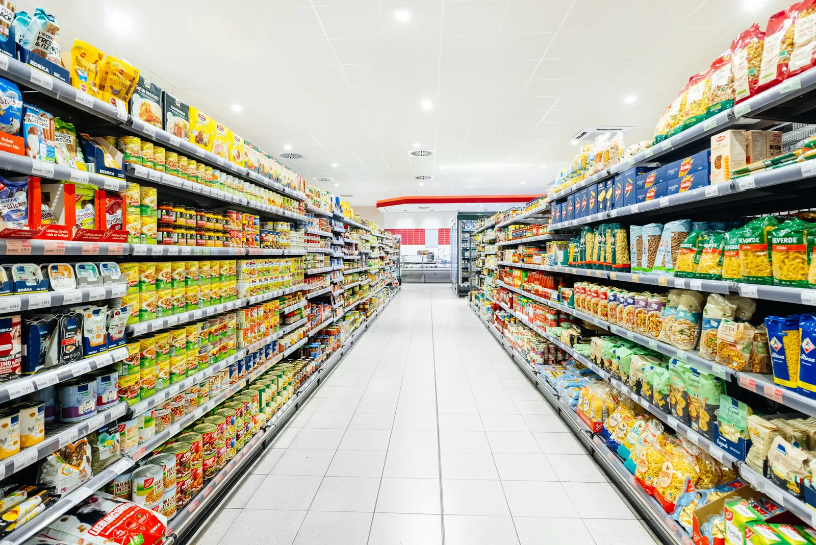 uss-retail-super-featured Seguridad de supermercado: pasillo de góndolas del salón de ventas bajo cobertura de cámaras